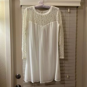 Vanderfia White Lace Short Dress with Long Sleeves